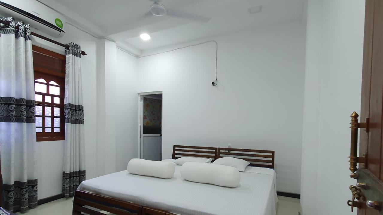 Bandulas Beach House 히카두와 외부 사진